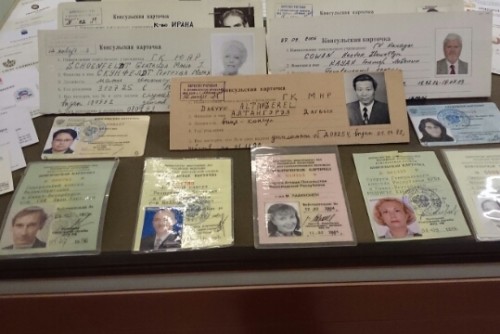 историческая экспозиция, где представлены документы и фотографии, рассказывающие об истории Министерства иностранных дел в ретроспективе от Санкт-Петербурга к Санкт-Петербургу