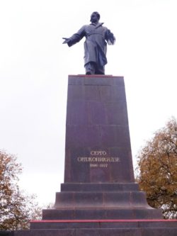 памятник Серго Орджоникидзе